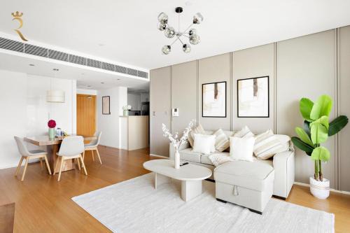 Al Raha Beach Apartamento | 2BR Oasis in Al Muneera - Free Parking & Wi-Fi Near Al Muneera Beach Plaza