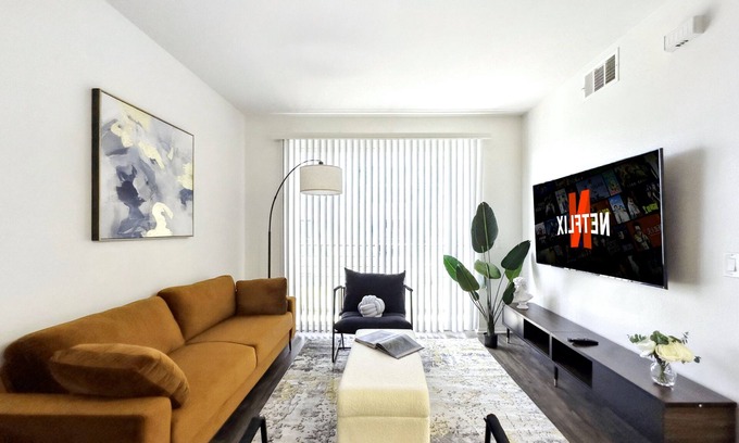 Marina del Rey Apartamento | 2BR Oasis in Marina Del Rey|Pool,Jacuzzi & Parking