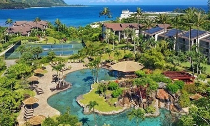 Princeville Complejo | 2BR Ocean View condo resort in Princeville. Private path to walk to the beach!