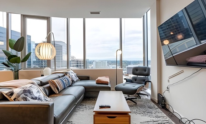 West Bellevue Apartamento | 2BR Penthouse | Gym, Pool | Bellevue | Sophari A