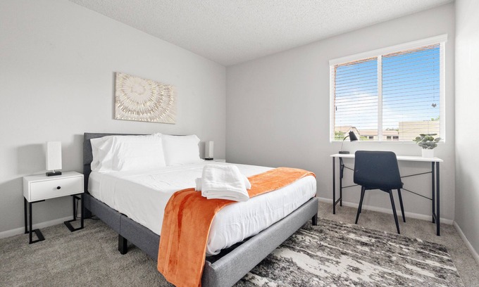 Mesa Apartamento | 2BR/Pool/Gym/1 Mi To Banner Hospital