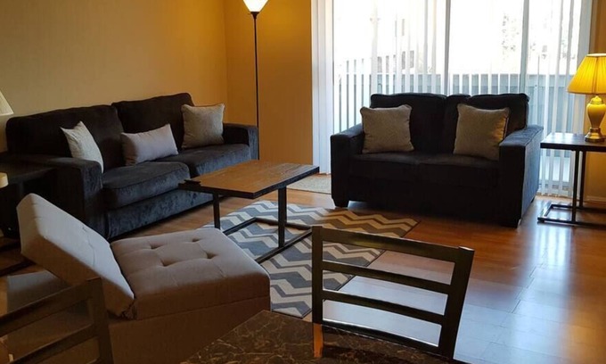 Elkins Park Apartamento | Top floor, Large, roomy apartment with Master BR, walk-in closet and another bedroom with full bath