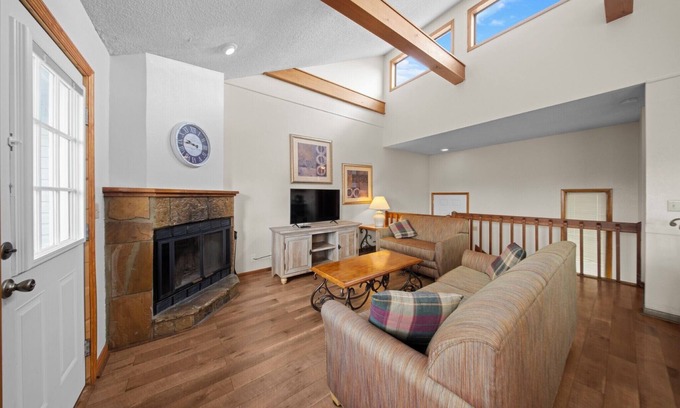 Lake Tansi Casa | 2BR Resort - Close to Lake & Full of Fun