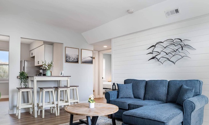 Cottage Line Apartamento | 2BR Sea Breeze Suite | Beach | Pool | Balcony