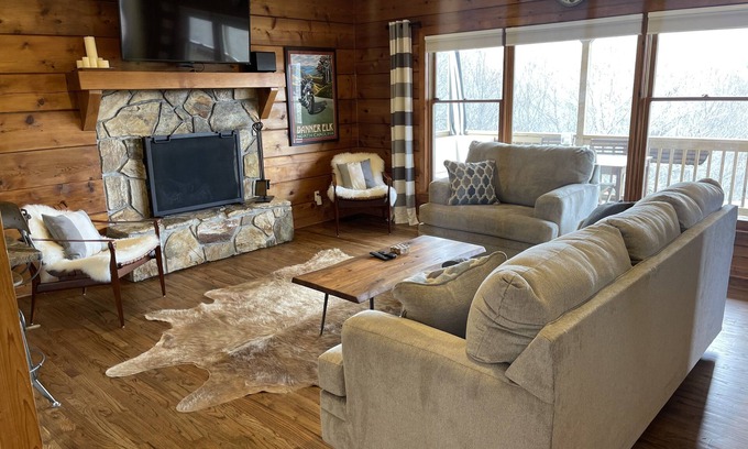 Banner Elk Casa | 2BR Secluded House with Amazing Mountain View & Dog Friendly!