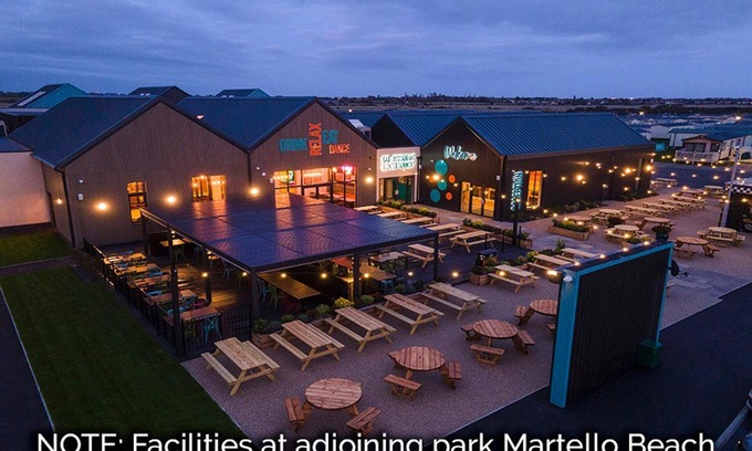 Clacton-on-Sea Cabina | 2br-sleeps6-wifi-freeparking-holidaypark