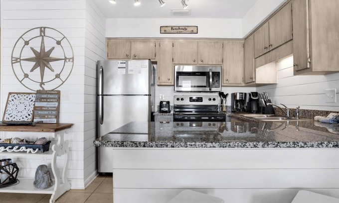 West Panama City Beach Condominio | 2BR Steps to Sand Pool, Near Pier Park + Free Attraction Tickets!