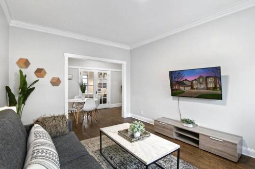 Avondale Apartamento | 2BR Stylish Apartment in Avondale close to Shops - Roscoe 1W