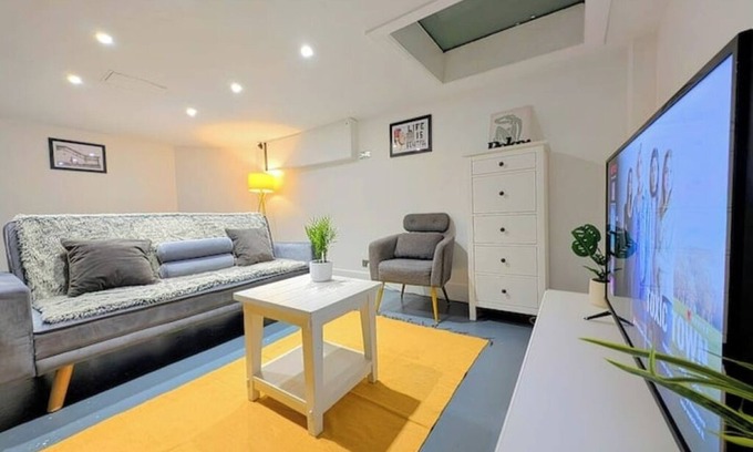 Brixton Hill Casa | 2BR unique basement living room with Netflix TV and sofa bed