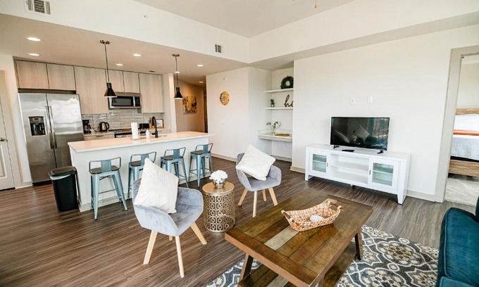 Third Ward Apartamento | 2BR Uptown Furnished Apartment near Truist Fields apts