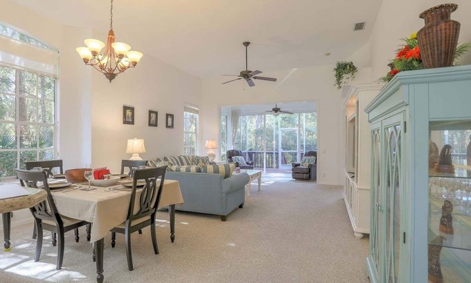 Braden River Casa | 2BR villa centrally located in University Park - Forest View