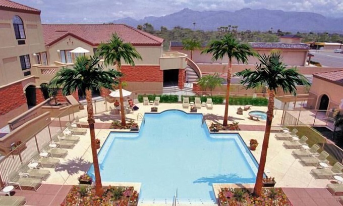 Miramonte Complejo | 2BR con WiFi y piscina del resort cerca de las atracciones: golf, caminata, exploración, compras y cena.