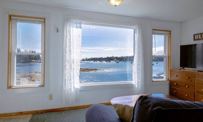 Bass Harbor Casa | 2BR Waterfront Pet Friendly Tiny Home! [Shipwreck]