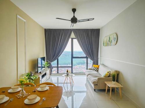 Central District Apartamento | 2BR WIFI, Mid Valley, Mosaic Southkey, 5-7 pax, 7 mins to CIQ