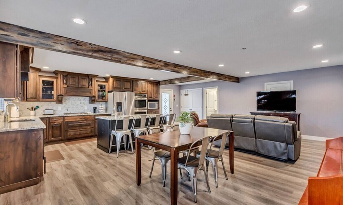 Layton Casa | 2BR with King Beds Near Hill AFB and Davis Conference Center