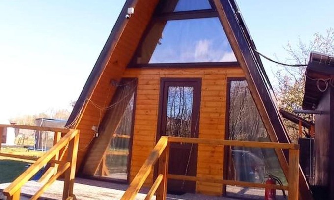 Bran Cabina | 2brcabin-fireplace-hottub-sauna-skiresort