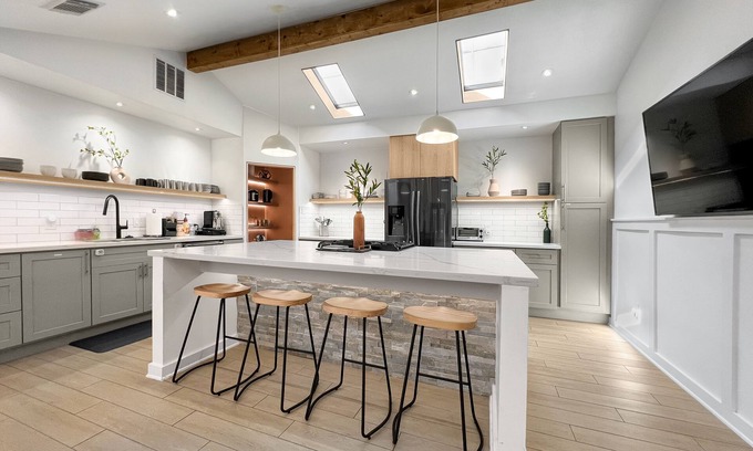 Clodine Casa | 2kngs custom design experience new clean