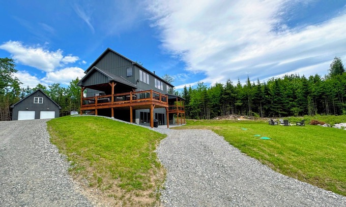 Franconia Casa | 2M New rustic contemporary home with stunning views, great amenities and perfect private location.