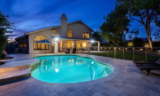Chandler Casa | 😍2MasterSuites⛱️Business & Family Retreat🌇HeatedPool🌄Arcade😍DwnTwnChandler