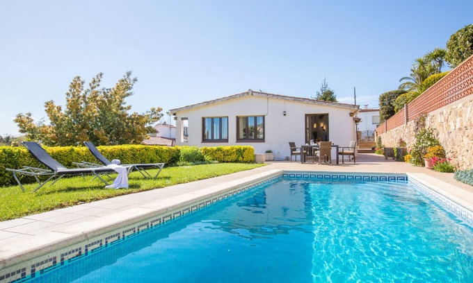 Blanes Villa | 2MG01 - Casa para 6 personas con jardín y piscina privada situada cerca de la playa de Blanes