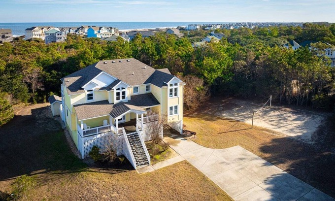 Corolla Village Casa | 2min Walk to Beach, Pool, Spa, Game Room, Big Yard