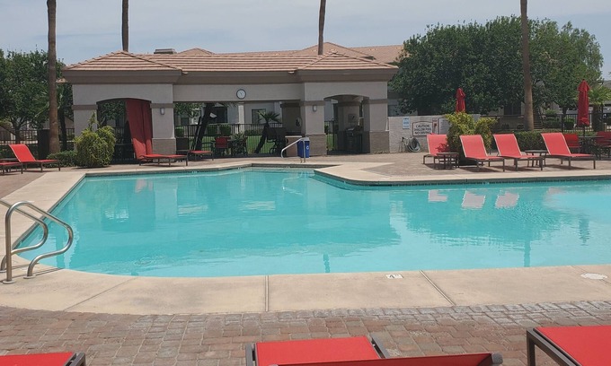 Gilbert Condominio | 2nd floor 2 Bedroom Condo with Balcony
