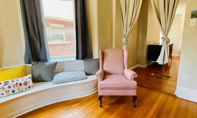 Academy - Sherman Park Casa | 2nd Floor Apartment Historic Mansion. Sleeps up to 6!