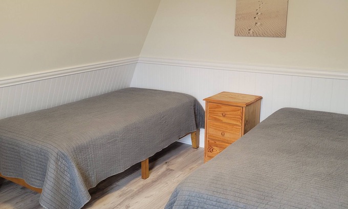 Beach Haven Gardens Casa | 2nd Floor Beach retreat, 2 blocks from beach on bay block, dog friendly