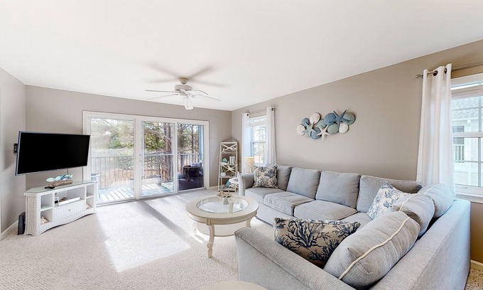 Ocean View Condominio | 2nd-floor condo at Bethany Bay with pool, on-site golf, and sports courts