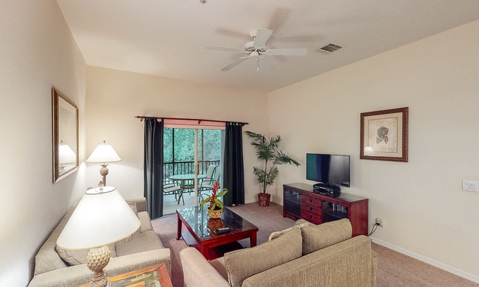 Bahama Bay Condominio | 2nd floor condo w/ shared pools, basketball court, near theme parks, sauna, gym