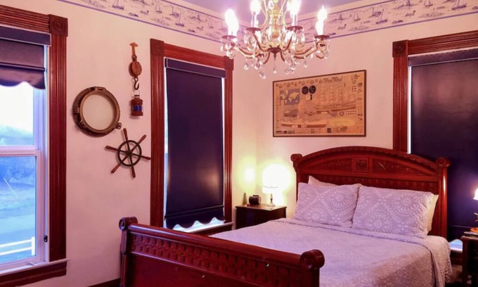 Moss Landing Cabina | Habitación de la casa histórica con bañera con patas