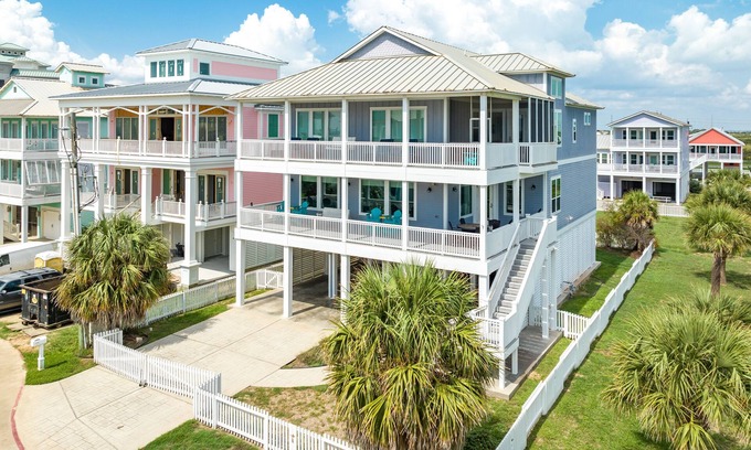Beachside Village Casa | 2nd Row Dog Friendly Home w/ Gulf views, 2 Decks, Screened Area
