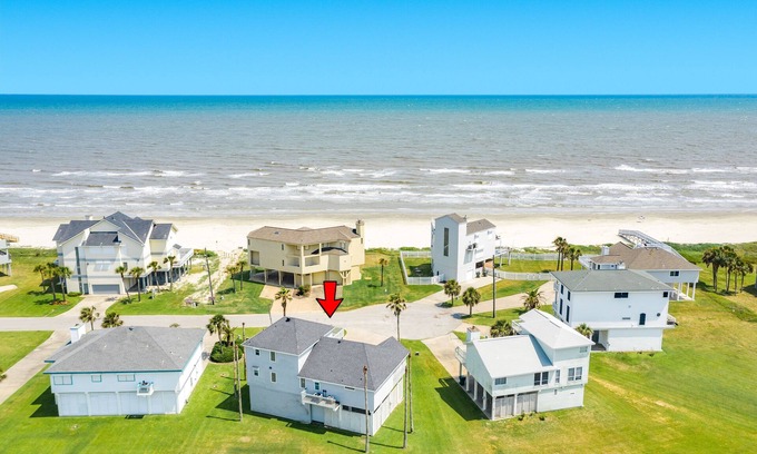 Indian Beach Casa | 2nd Row Gulf View Home w/ 2 Decks, Board Games, 3 Kings+Bunk all w/Deck Access