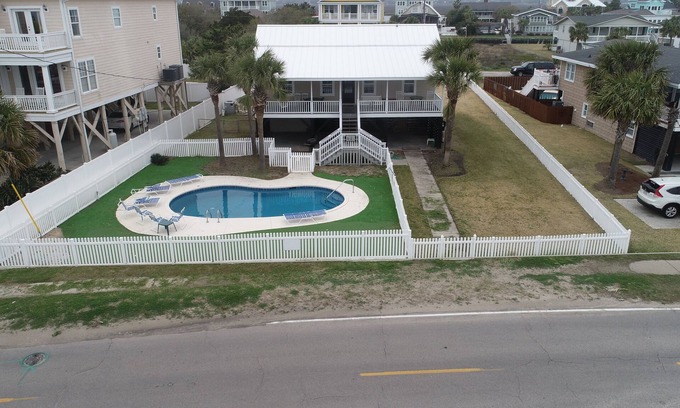 Inlet Harbour Casa | 2nd Row - Private Pool - Putting green, acceso directo a la playa frente a la casa.