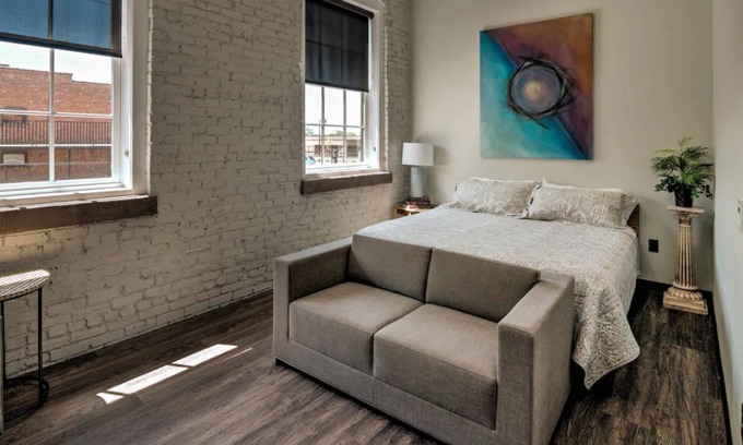Hickory Casa | 2nd Street Inn Room #1