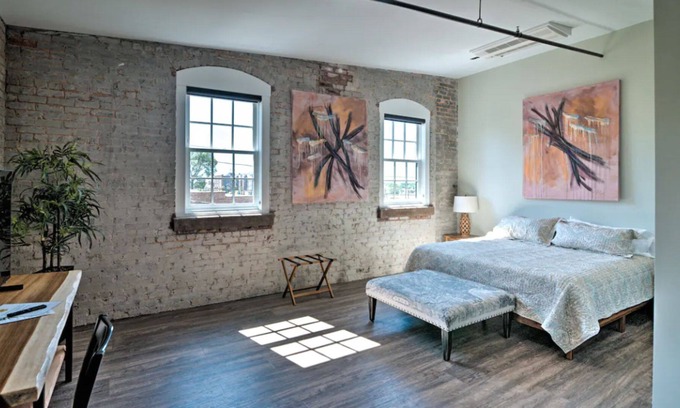 Hickory Casa | 2nd Street Inn Room #8
