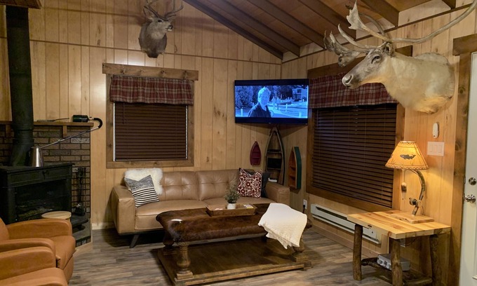 New Rumley Cabina | 2Q Cabin near Leesville Lake ~Pets welcome~