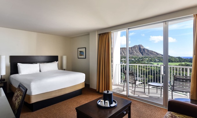 Honolulu Hotel | 2x Diamond Head Ocean View Suite 1 King Room at Room at Park Shore Waikiki