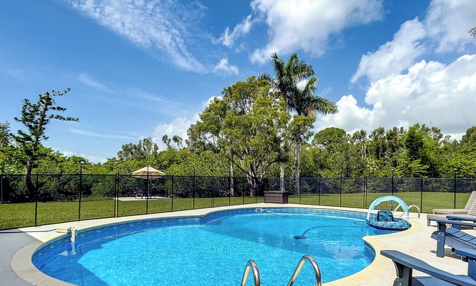 Fort Myers Casa | 3/2/2 Gulf-Access Home; heated pool, fish, kayak, boat lift, pet-friendly