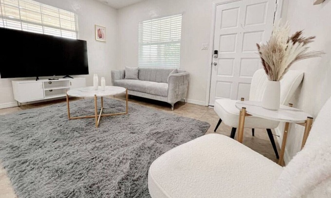 Virginia Park Casa | 3/2 Centrally located in Tampa!