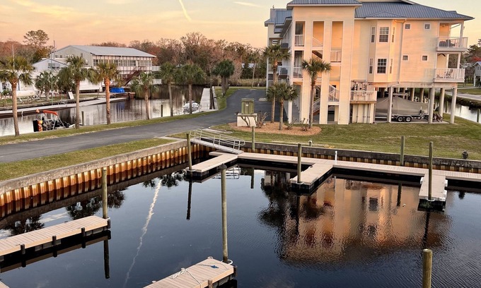 Levy County Condominio | 3/2 clean and spacious condo in Suwannee, FL
