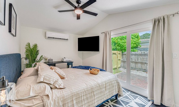 Disston Heights Casa | 3/2 Home Close to Beaches and Heart of the city