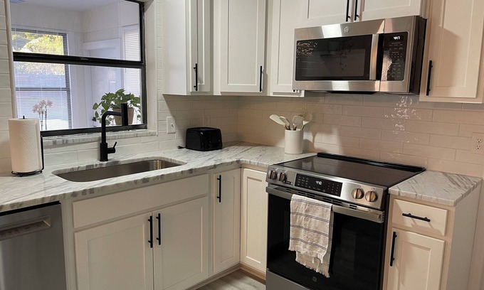Lakeland Casa | 3/2 Home with pool / fitness gym / coffee