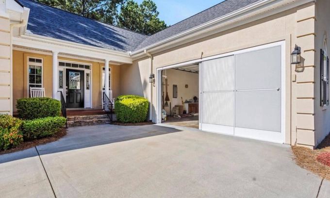 McCormick Casa | 3/2 house on Tara Golf Course in charming McCormick with WiFi, fitness room, AC