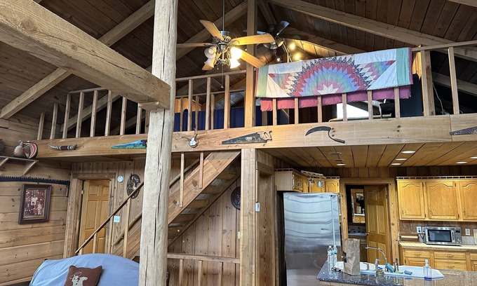 Lancing Cabina | 3/2 Rustic Tennessee Mountain Cabin With Loft