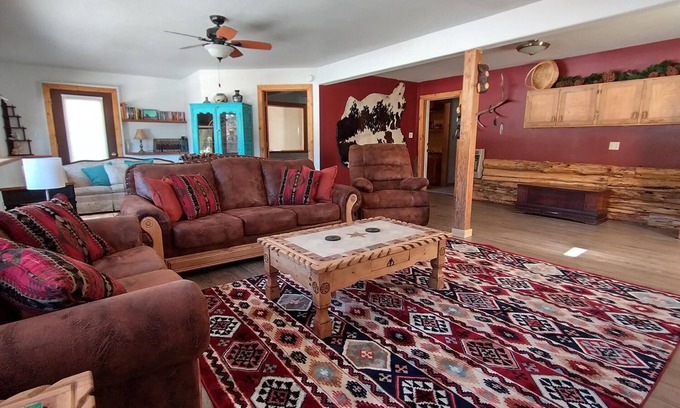 Angel Fire Casa | ¡Casa de 3,200 pies cuadrados perfecta para reuniones familiares!