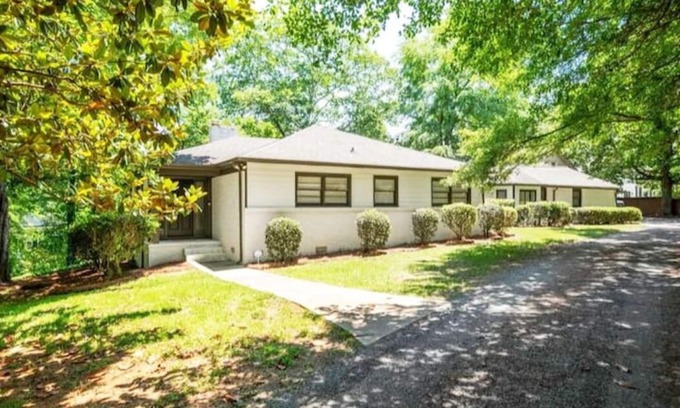 Sardis Forest Casa | 3,700 sqft-Luxe/Private Villa style Ranch in South CLT with King en Suite!