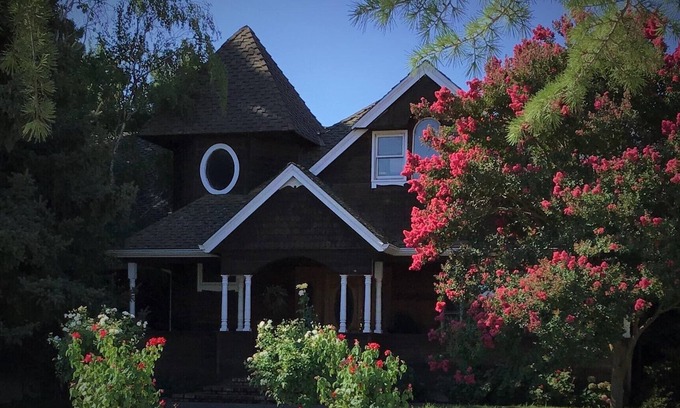 Knights Ferry Casa | 3 Acre Country Estate Located in the Foothills Between San Fransisco & Yosemite