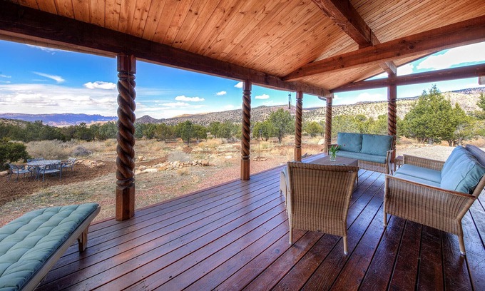 Spanish Valley Casa | 3-Acre Mountain Retreat with Views!