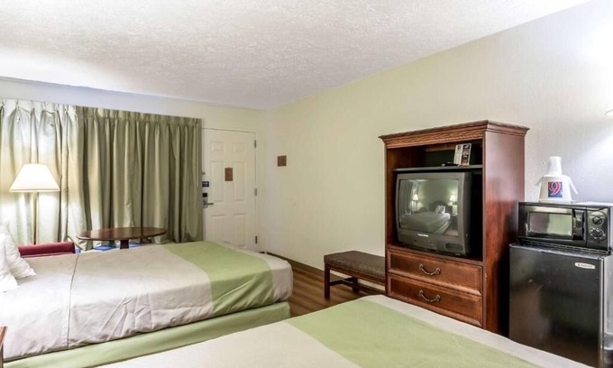 Edgewood Hotel | 3 Affordable Rooms w/ Complimentary Breakfast & Close Proximity to I-95